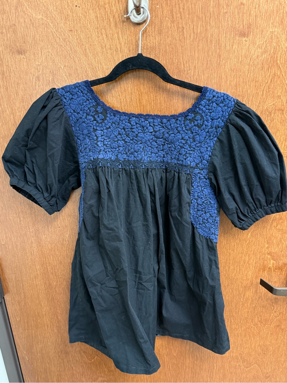 Mi Golondrina Black Puff-Sleeve Top with Navy Embroidery Size Small